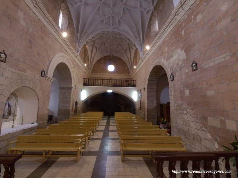INTERIOR HACIA LOS PIES DEL TEMPLO